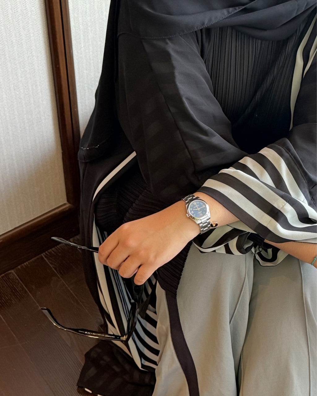 Thin stripes chiffon abaya